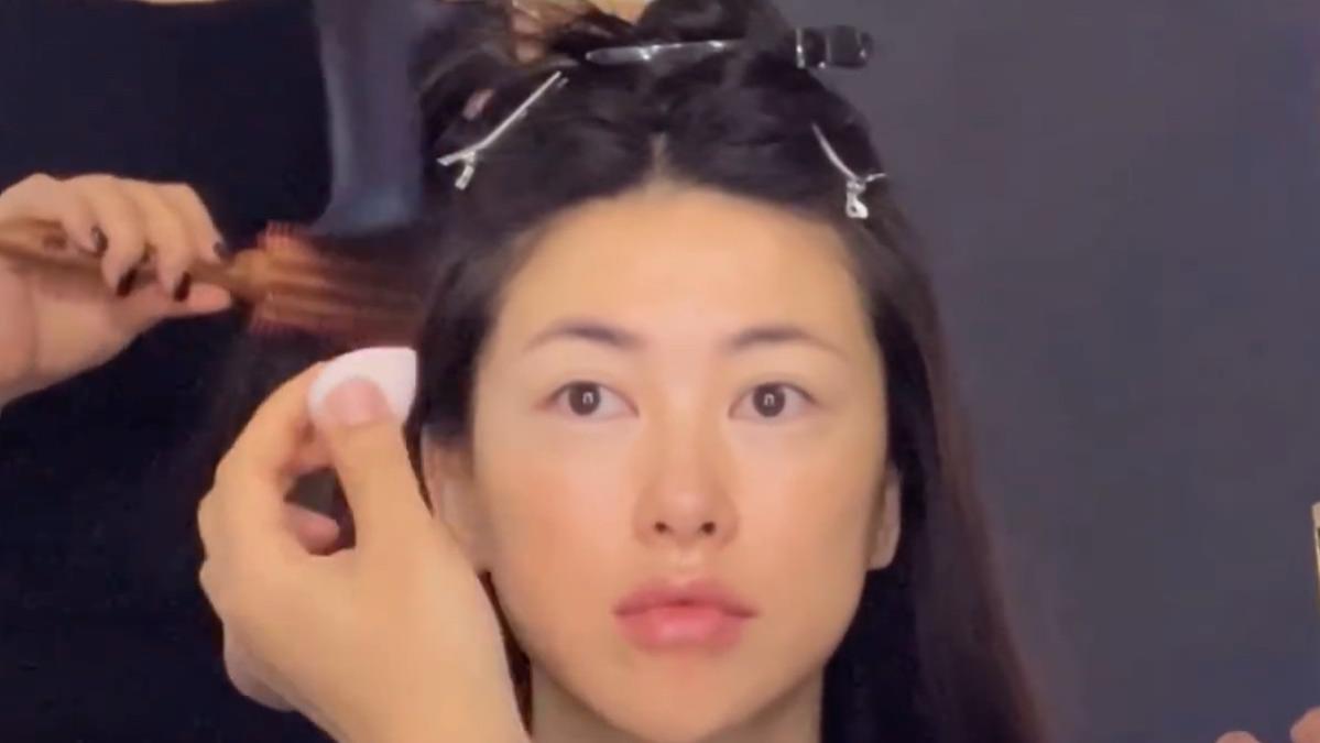 明星素颜|有种妆容叫朱珠参加真人秀，明明是素颜出镜，化妆师却画了好久