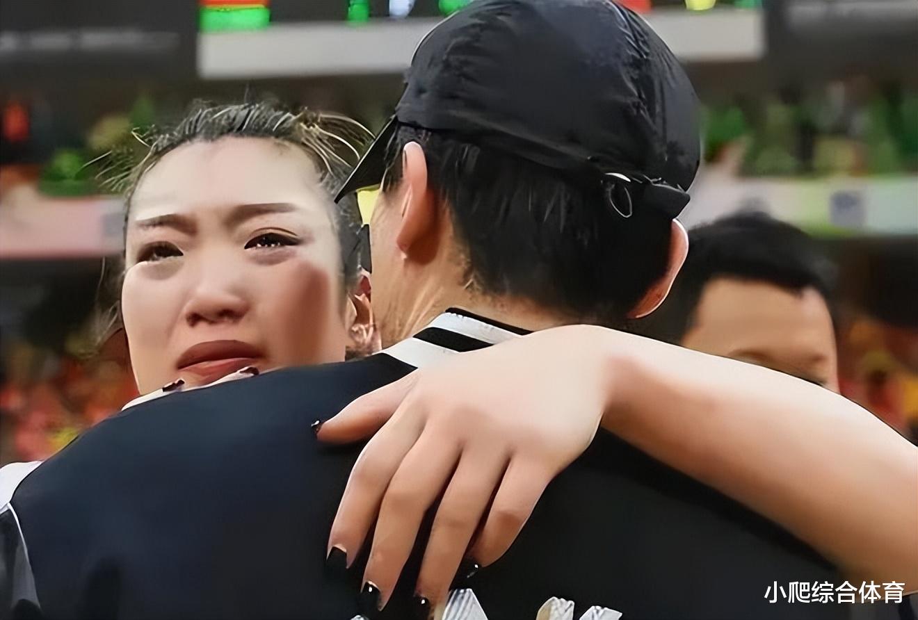 如胶似漆!李梦张隆秀恩爱,月光下大跳探戈舞,梦姐好身材尽显