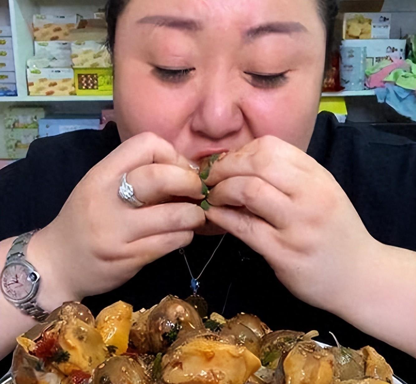 2亿身价吃播网红胖姐，得脑溢血，留下遗嘱：所有的资产给现任老公