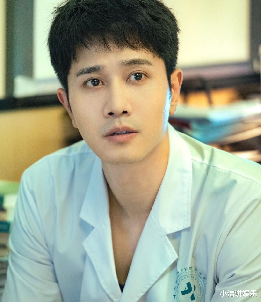 ella|大嘴叉子,演技生硬,满脸疲态却演“第一美女”,谁审美出了问题