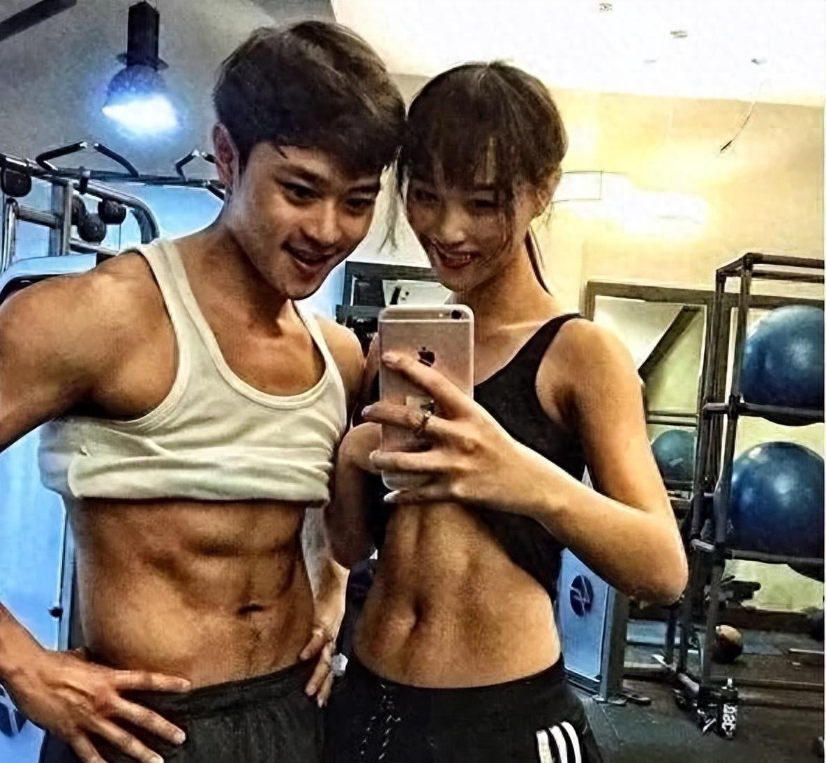 有种整容叫分手两年，蓝盈莹还是老样子，曹骏却越来越像易烊千玺！