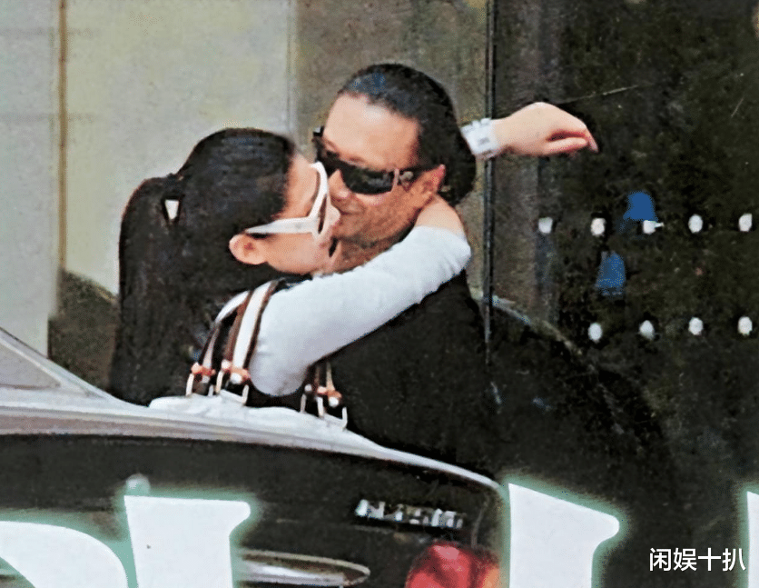 2018年,与大49岁谢贤恋爱12年拿2000万分手费的CoCo,现在怎样了