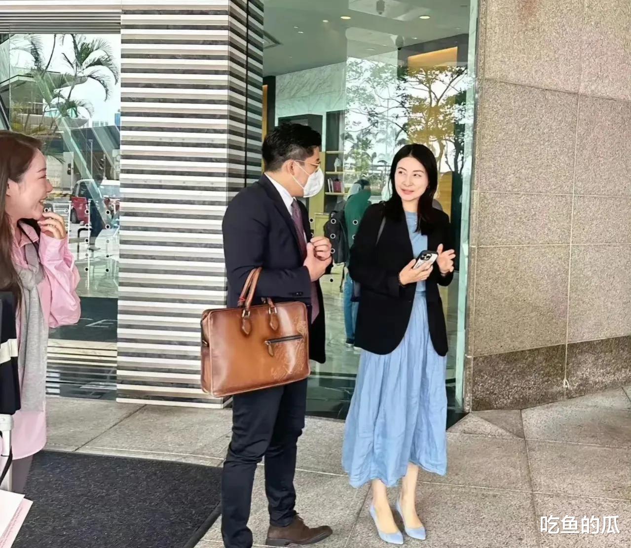 霍启刚|霍家父子四人罕见同框!纪念霍英东诞辰100周年,霍启刚颜值没弟弟高