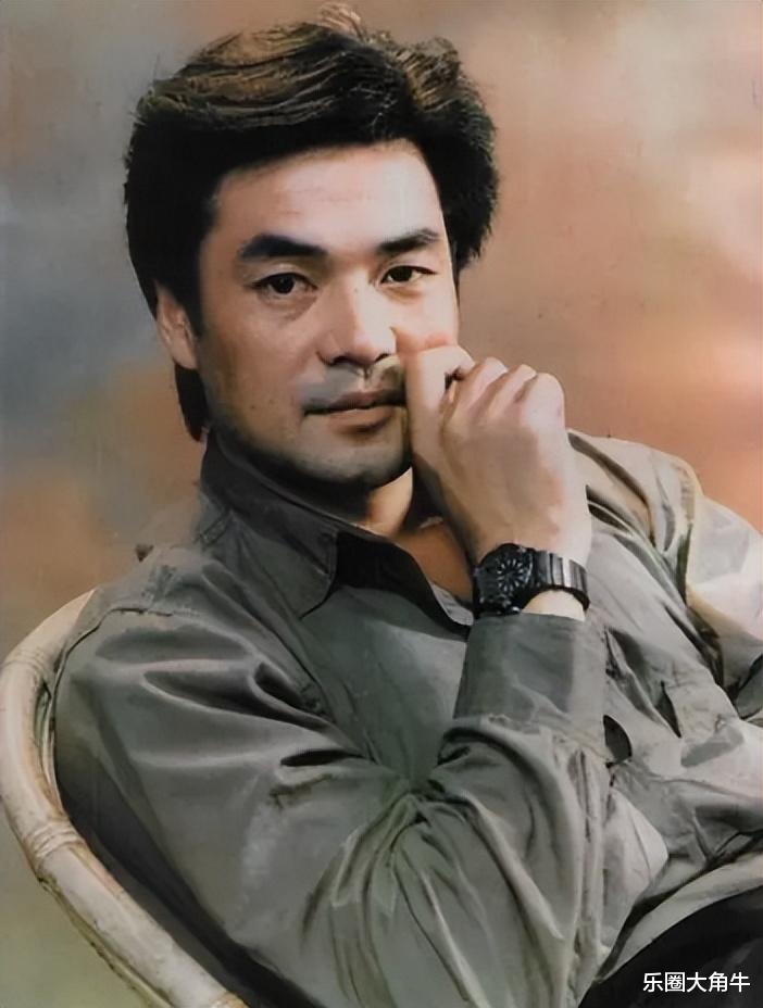 离婚已有34年，如今59岁的他膝下无子，前妻嫁给郭凯敏苦尽甘来？