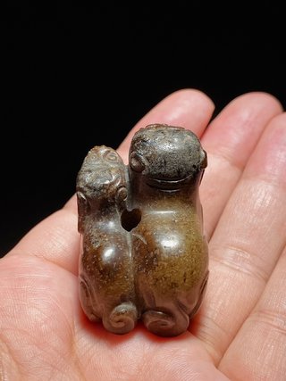 |宋 和田玉籽料 沁色 太狮少狮