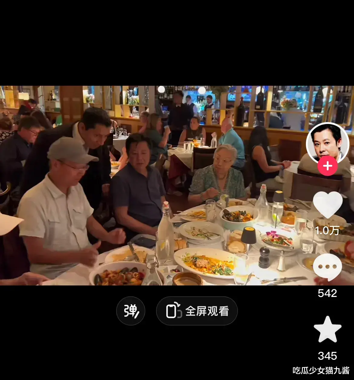 57岁戏骨祖孙三代崇洋媚外？妻子女儿似明星，大赞国外生活安逸