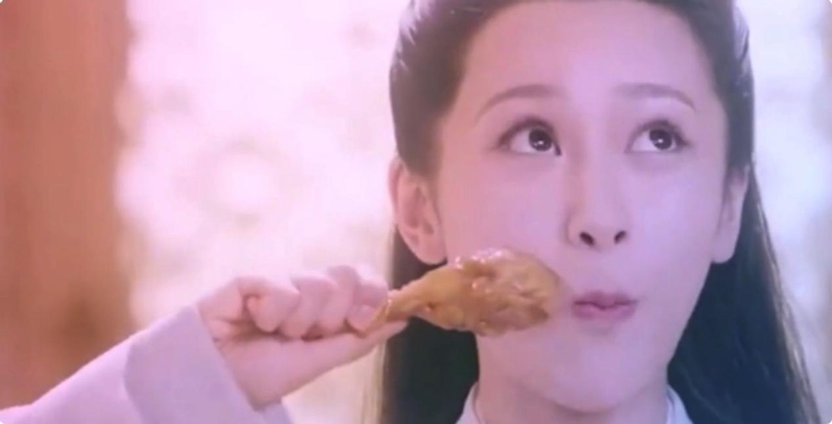 |吃饭做作别硬演！《熟年》郝蕾一出手，带来教科书式“干饭”