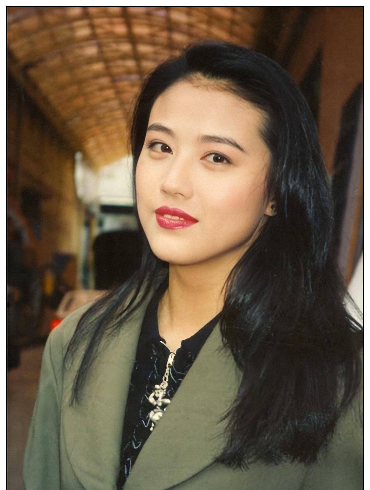 周海媚死因另有内幕，绯闻男友晒合影悼念，怒骂助理太无耻