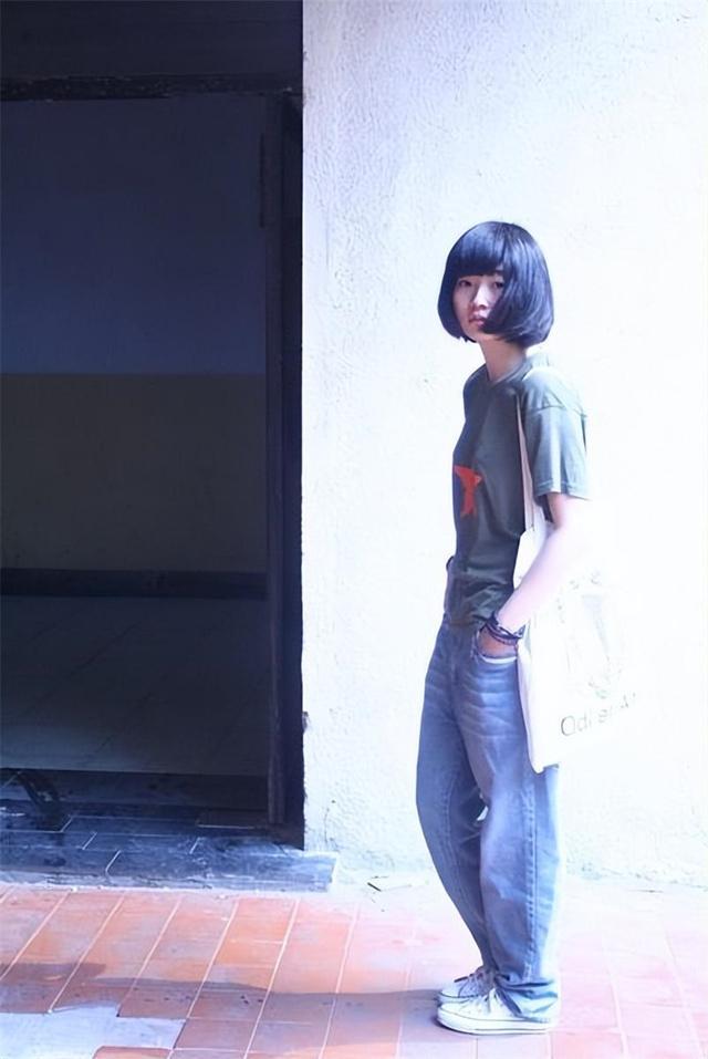 教师|山东女孩马滢:才貌双全,名牌大学毕业,为何不找工作出家当尼姑