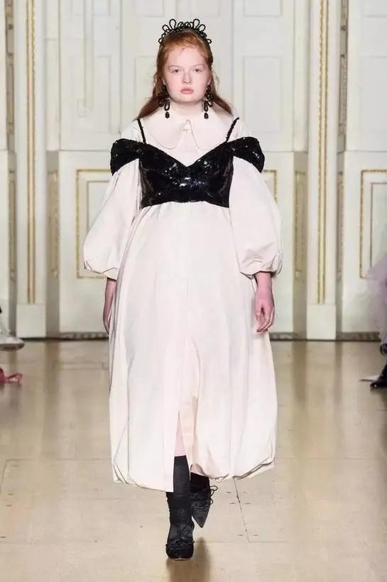 超模|21岁美国超模:体重200斤,一脸雀斑还有双下巴,却比卡戴珊还美