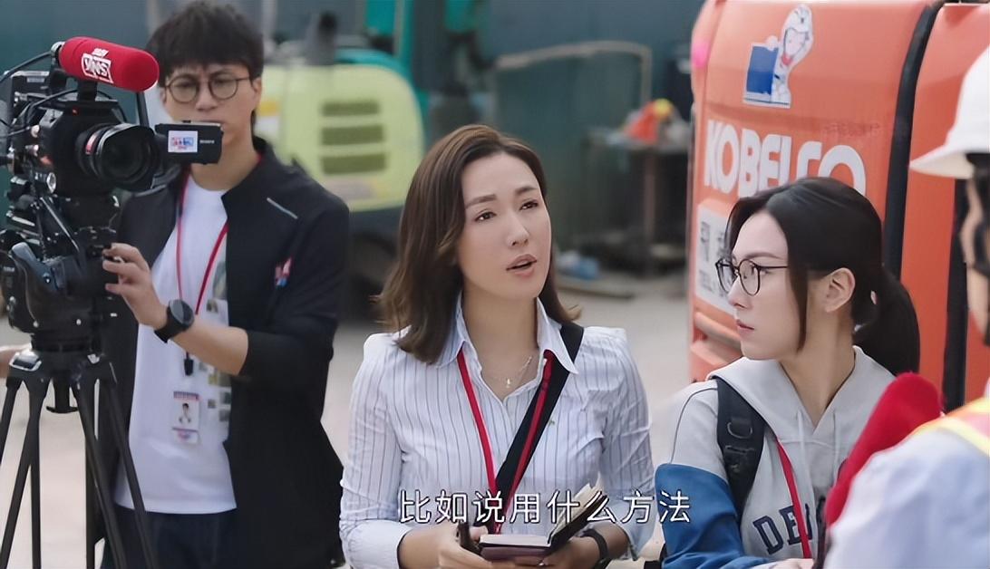 《新闻女王》出圈理由:佘诗曼的演技,李施嬅的脸,高海宁的衣品