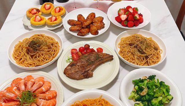 |朋友圈晒520晚餐,仪式感一家比一家强,网友:最后一个来搞笑的