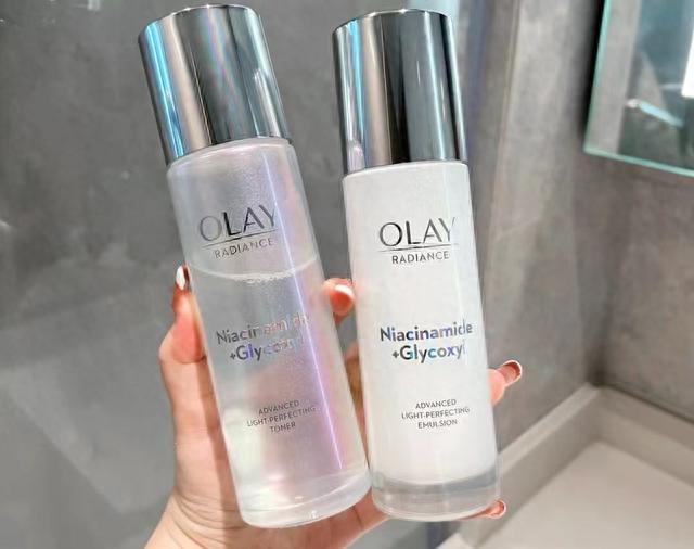 水乳推荐：深层补水修复改善皮肤暗黄问题，还原肤色的均匀质感