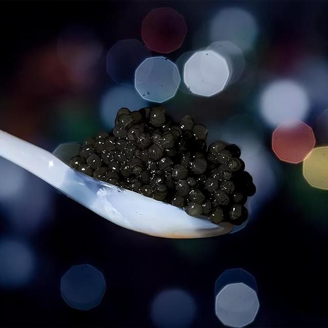 鱼子酱|俄罗斯70万一勺的鱼子酱，到了中国后，为何却变成了“白菜价”？