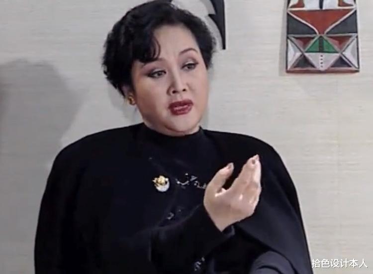 社交平台 看到78岁李谷一摘假发、卸浓妆，我悟了：女人直面衰老才是真的美