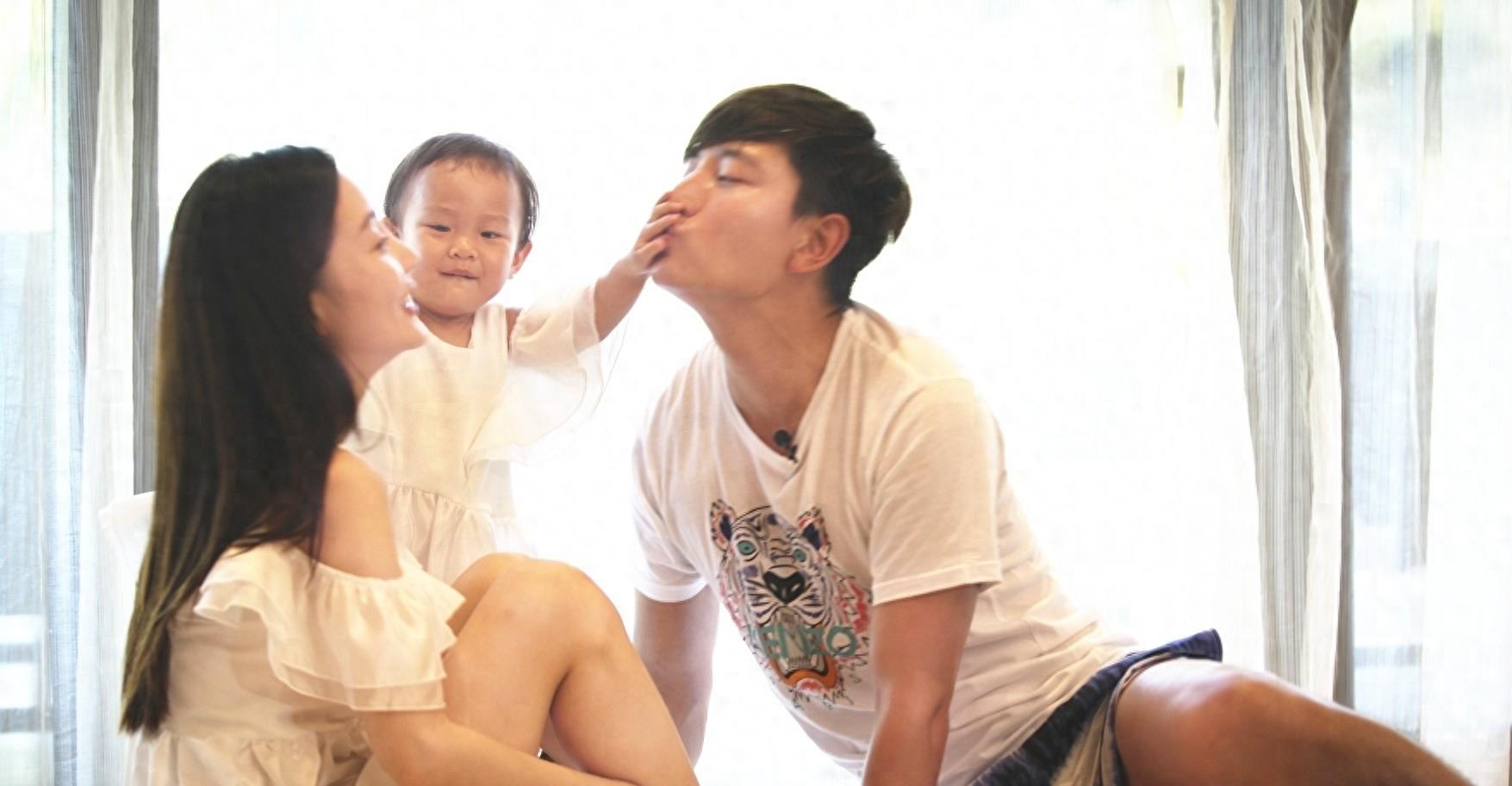 李小璐和贾乃亮,各自隐藏了属于自己的秘密