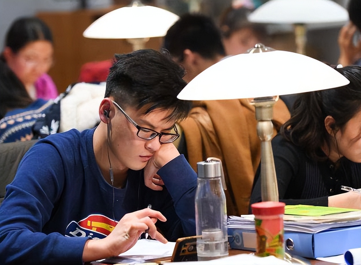 许多|“不工作不结婚，看着就愁人”，我们成小孩眼里的“奇怪亲戚”了