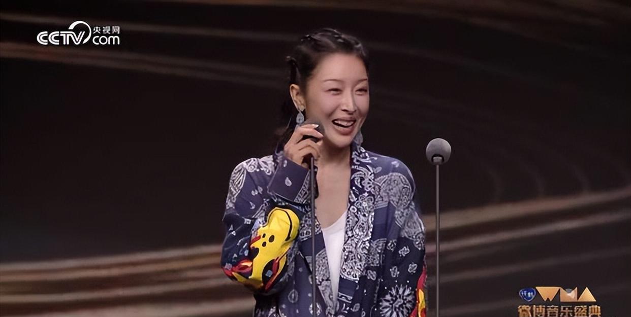 久违的音乐晚会，周笔畅又乱穿，谢娜跳脱放飞，周深深情有魅力