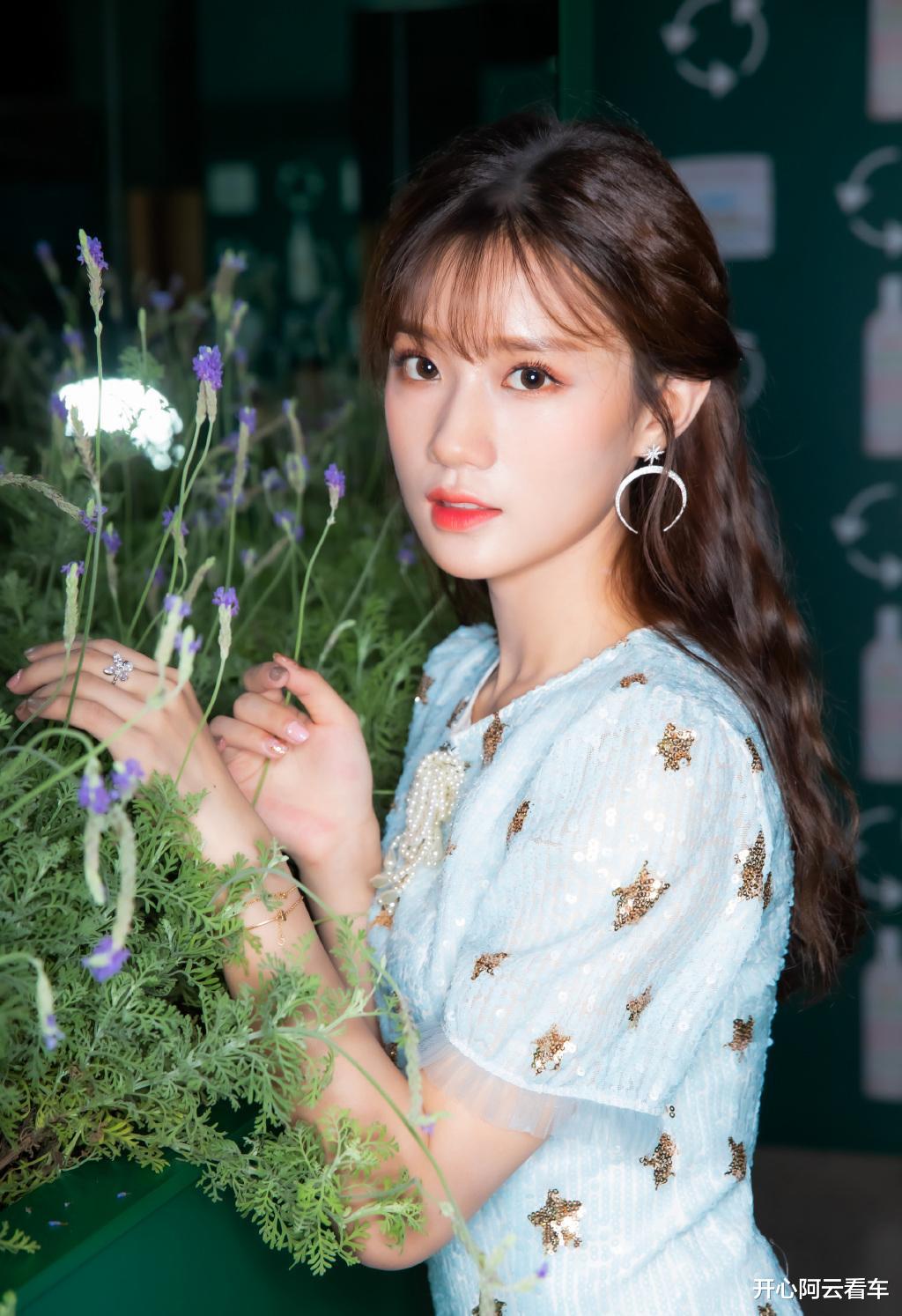 “鲜花插在牛粪”上的10位顶级女星，个个貌美如花，这是真爱吗？