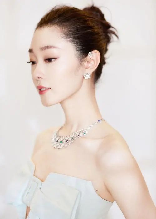 宋轶被曝上学情书收到手软！当看到学生照后，网友：确实心动了！