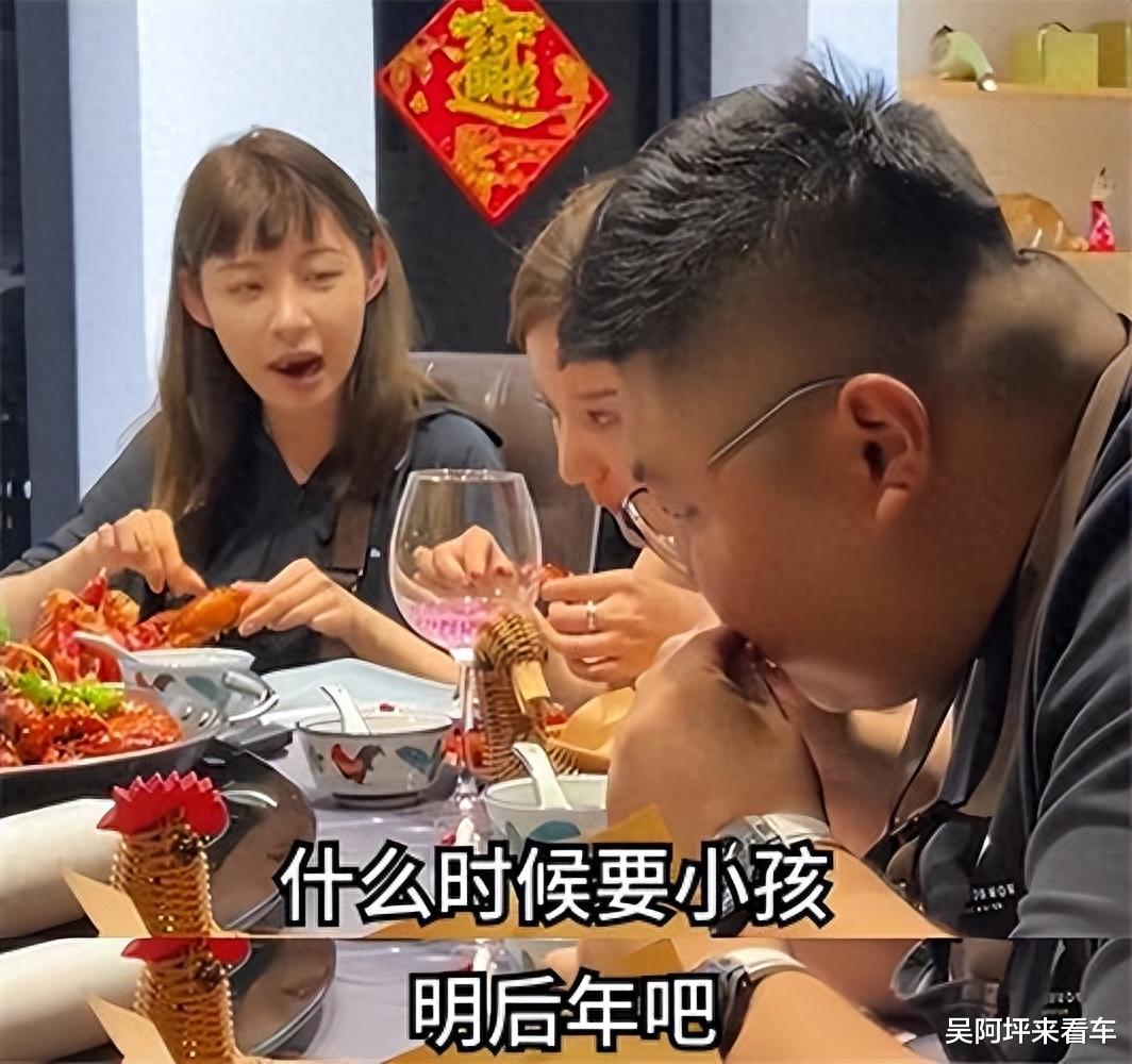 一周掉粉100w,贱卖妻子化妆品,豪车仅卖7000,掀起猴哥的翻车路