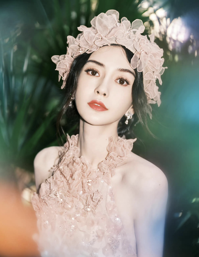 Angelababy账号解封，本人悄悄上线改昵称，曝将与李现合作新剧