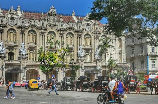|船到古巴，游客体验当地实行社会主义制度，当地人的生活耐人寻味