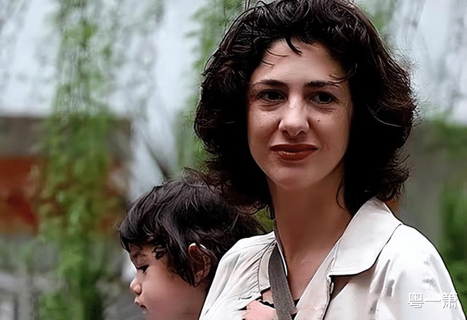 戴安娜|“戴安娜”郝莲露正式退出剧组,康家媳妇仅剩香兰守护自己的身份