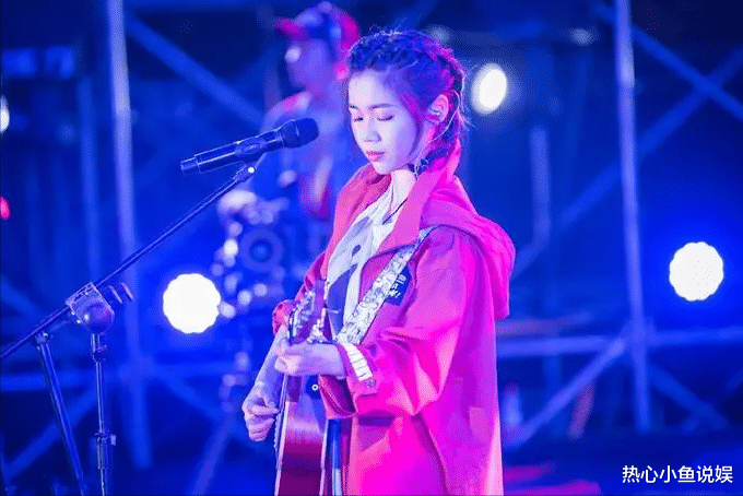 民谣界“女流氓”,歌词粗俗多次抄袭,如今这般下场也活该!