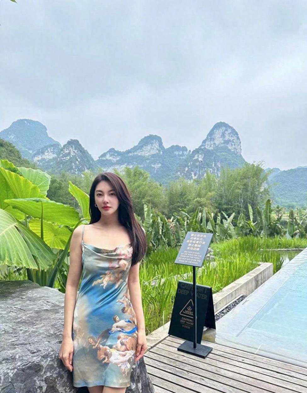 张雨绮够厉害!连生俩娃穿泳装仍有少女身材,难怪可以交95后男友