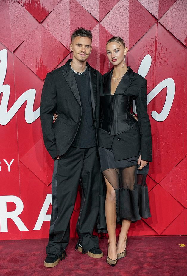 小贝次子和女友闪耀时尚大奖红毯！罗密欧比老爸还帅，小两口般配