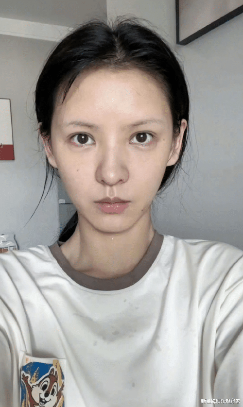 路人拍的张予曦上热搜,仰拍俯拍侧拍都扛住,努力扮丑自拍却美翻