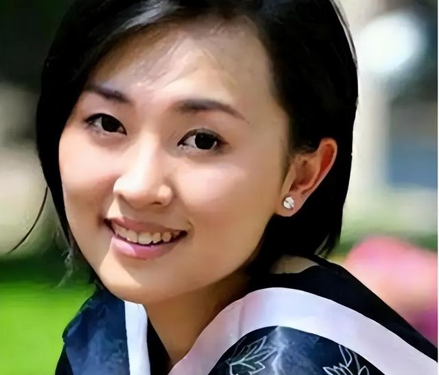 央视女主持曹晴:嫁美国遭家暴,挨饿没自由,一包卫生巾用一年