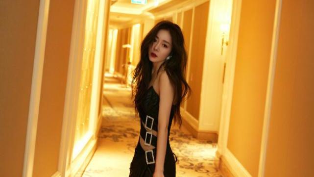 泰勒·斯威夫特|“超女”安又琪晒照，大秀纤细美腿惹人爱