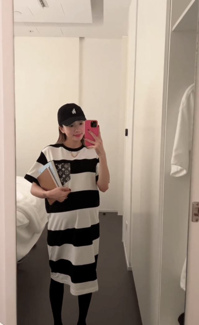 程晓玥|程晓玥化浓妆罕晒高清孕照!孕肚大到需双手环抱,无意透露宝宝性别