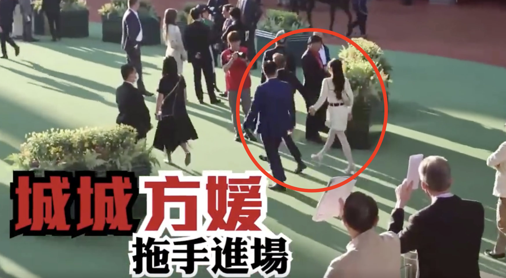 郭富城一家四口为爱驹打气，俩女儿像双胞胎颜值高，丈母娘同行