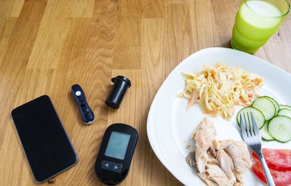 确诊糖尿病后，“一日三餐”怎么吃？遵循几个原则，助你控好血糖