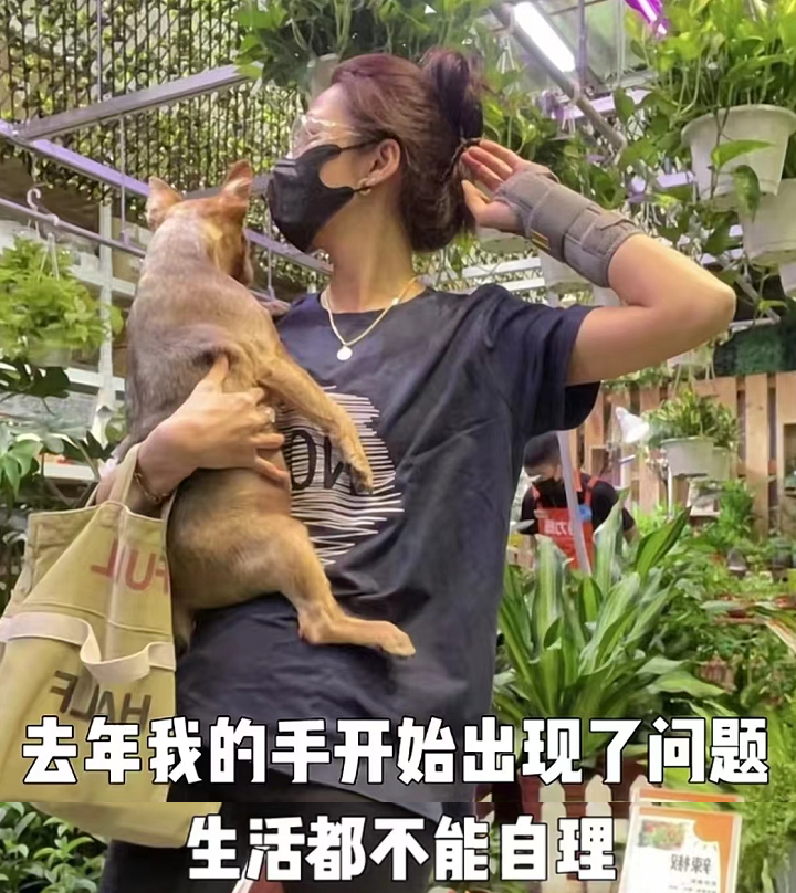 16年异地生活结束!何润东接妻子到内地养伤,女方一度生活不能自理