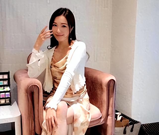 郭嘉文30岁外出做发型,展现阔太生活,宣告仍是李泽楷的正式女友