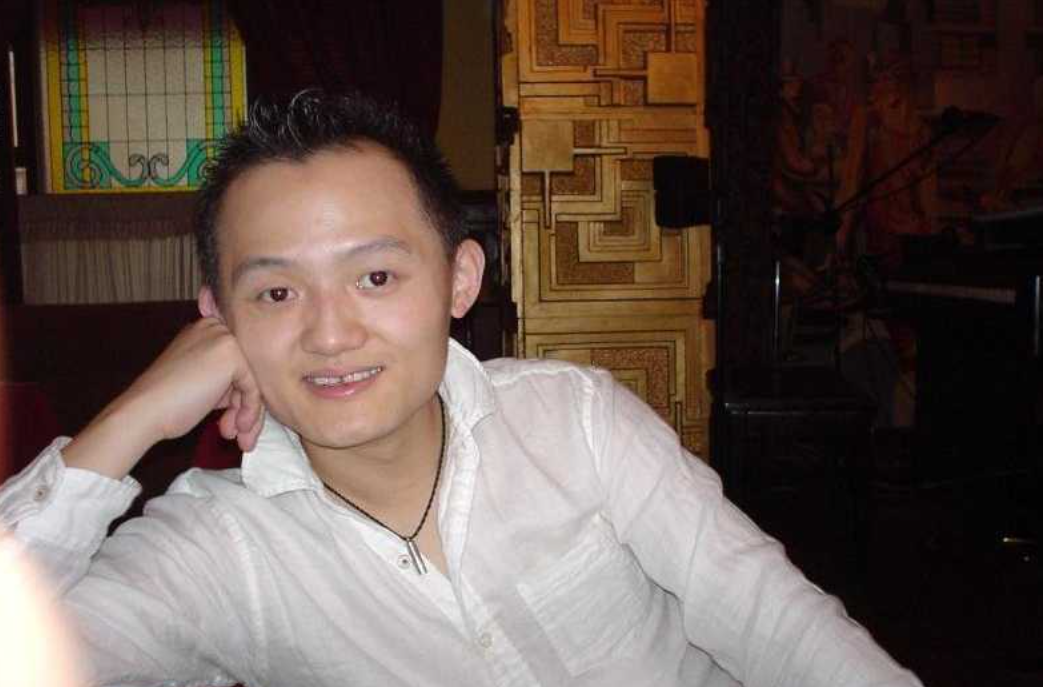 单依纯|知情人曝单依纯夺冠内幕,被老师推荐而来。系好声音“空降兵”