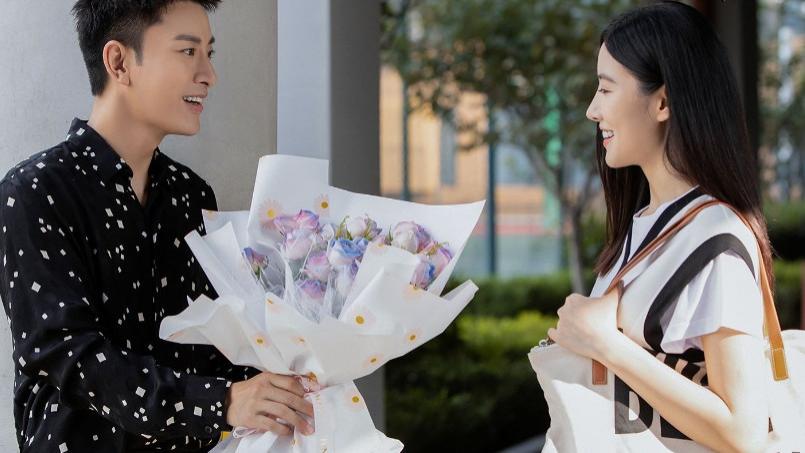 贾乃亮沉寂多年宣布好消息，瞬间炸锅，网友纷纷送上祝福和支持