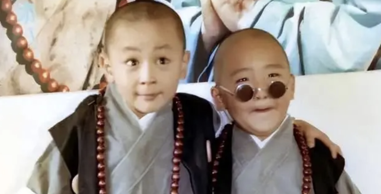 郝劭文|郝劭文今日大婚释小龙当伴郎,新娘穿得像睡衣,8岁继女见证幸福