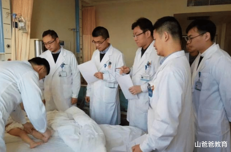 医生|医生编制遇滑铁卢，多地三甲招聘无人报名，近百万医学生去哪了？