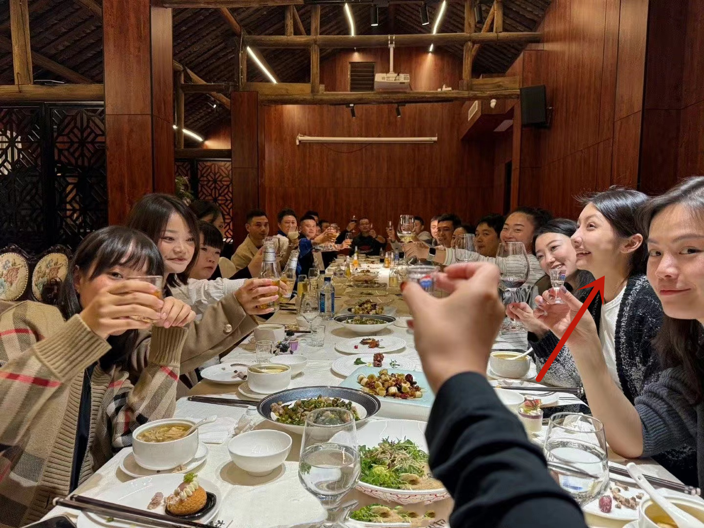 豆得儿近照曝光,最美女友离开王思聪颜值不在,脸部浮肿无少女感