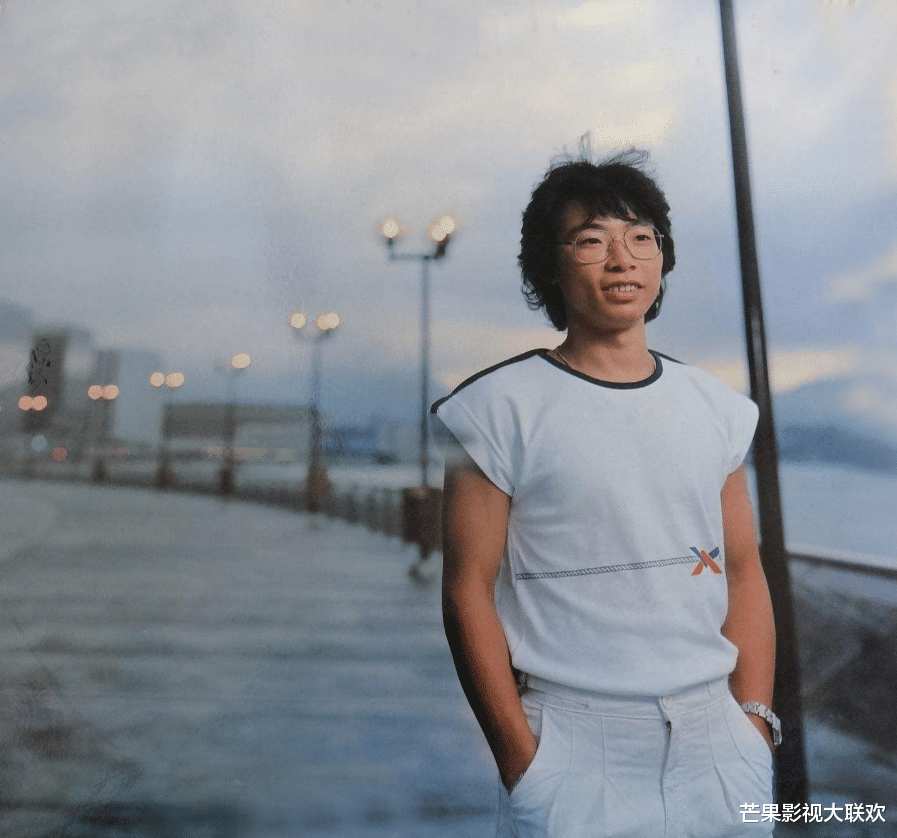 在春晚唱了一首歌，被封杀14年，今身价过亿，全部无偿捐献给祖国