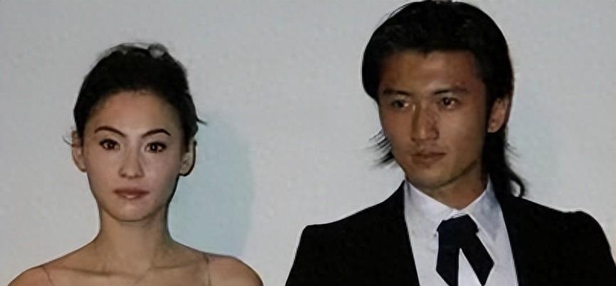 张柏芝突然宣布改名,王菲在上海顺利生下女儿,谢霆锋紧急改遗嘱?