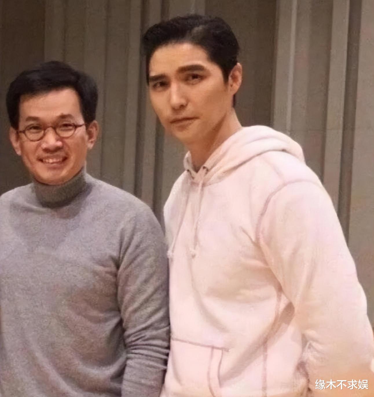 曝53岁鲁豫和小19岁阿云嘎同居多年，情侣款一大堆，更多细节被扒