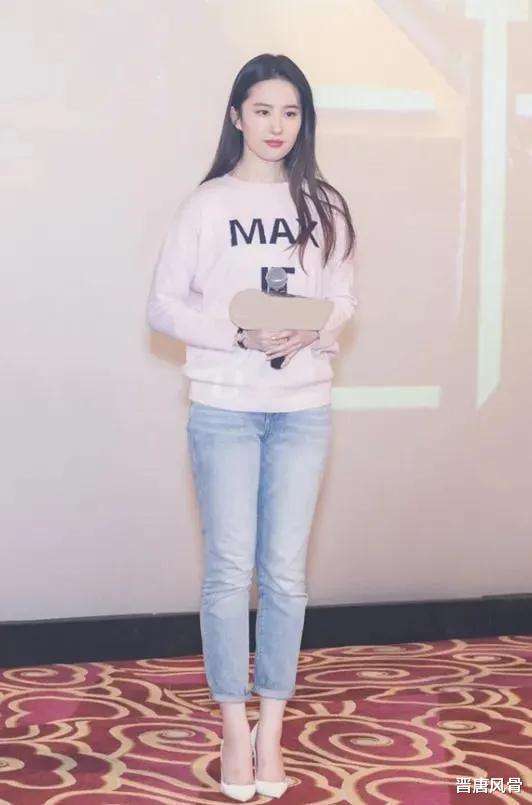 郑秀文|郑秀文的身材告诉你:“排骨精”一点都不美,身材丰腴才是真绝色