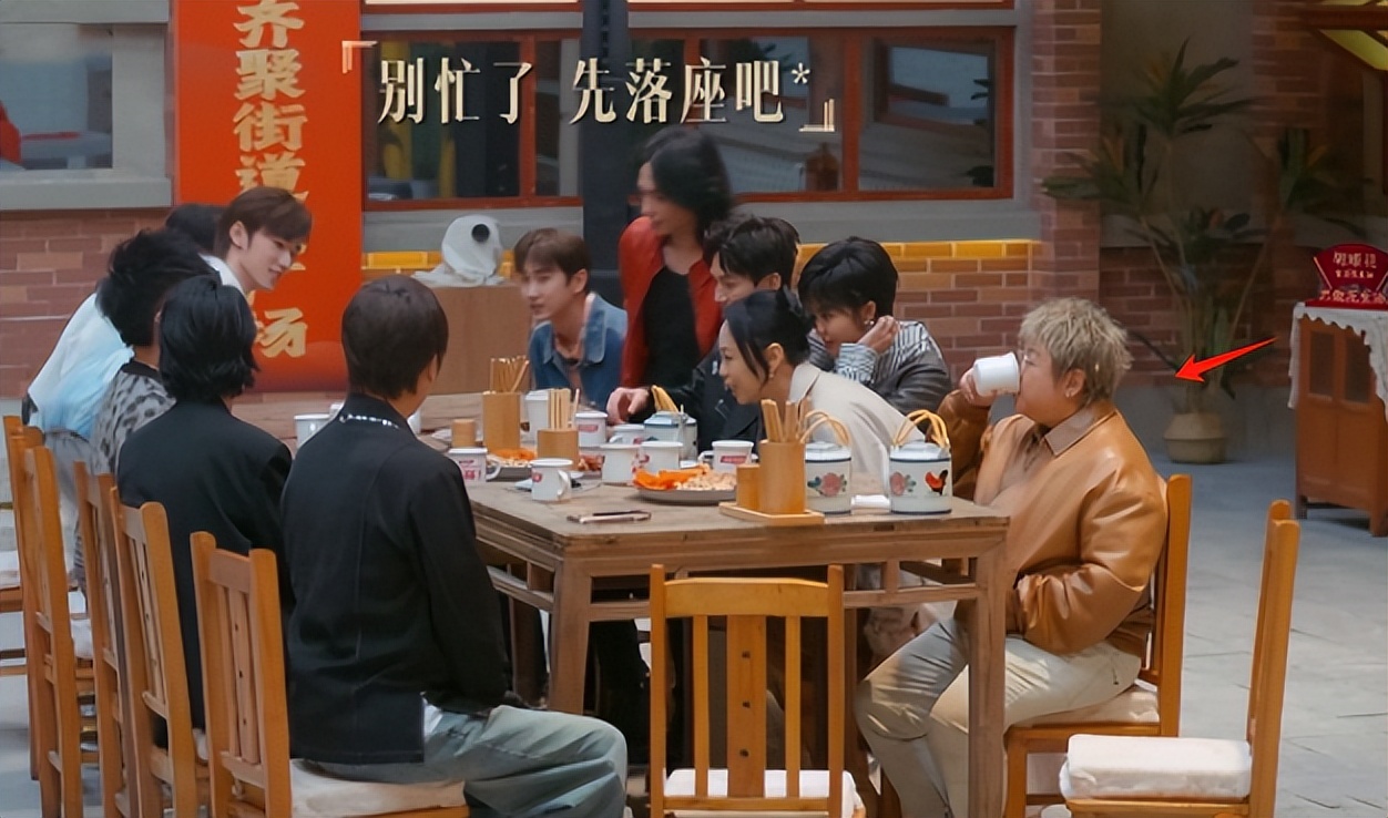 《声生不息3》：周深的尴尬，揭开了娱乐圈的三大现实面