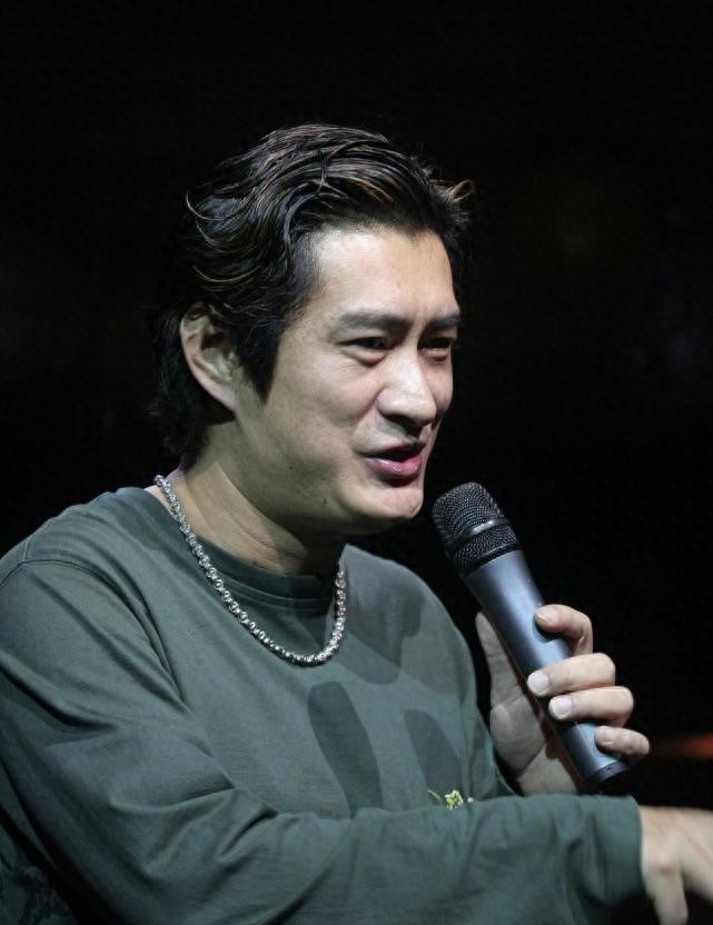 歌手黄安晒出与蔡英文结婚照,网友纷纷表示:为中国的统一而结婚